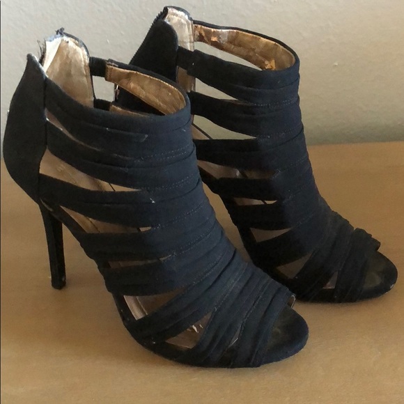 Cute heels for wherever you go - Picture 3 of 4